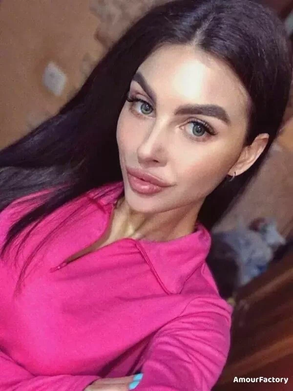 Elena Profile image 2