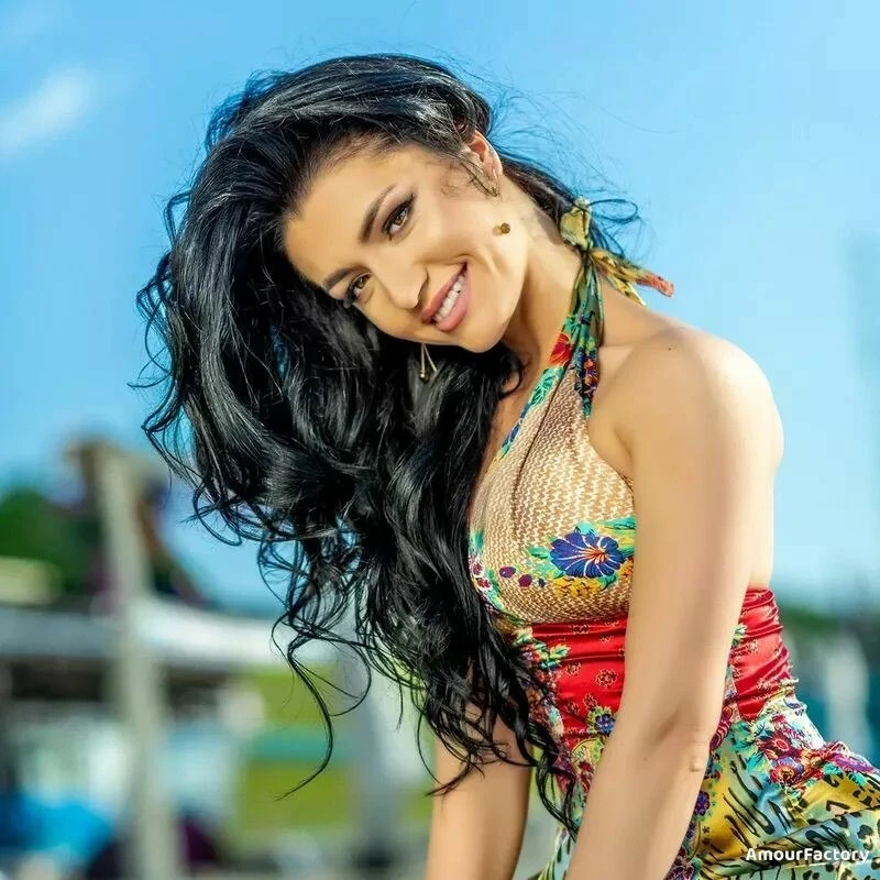 Yana Profile image 1