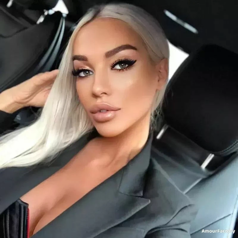 Julia Profile image 5