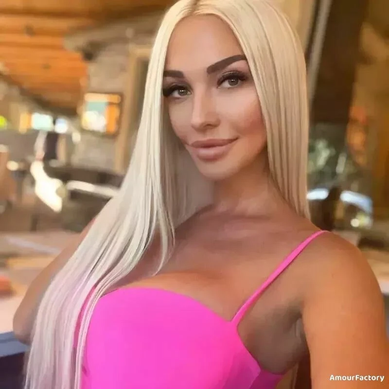 Julia Profile image 3