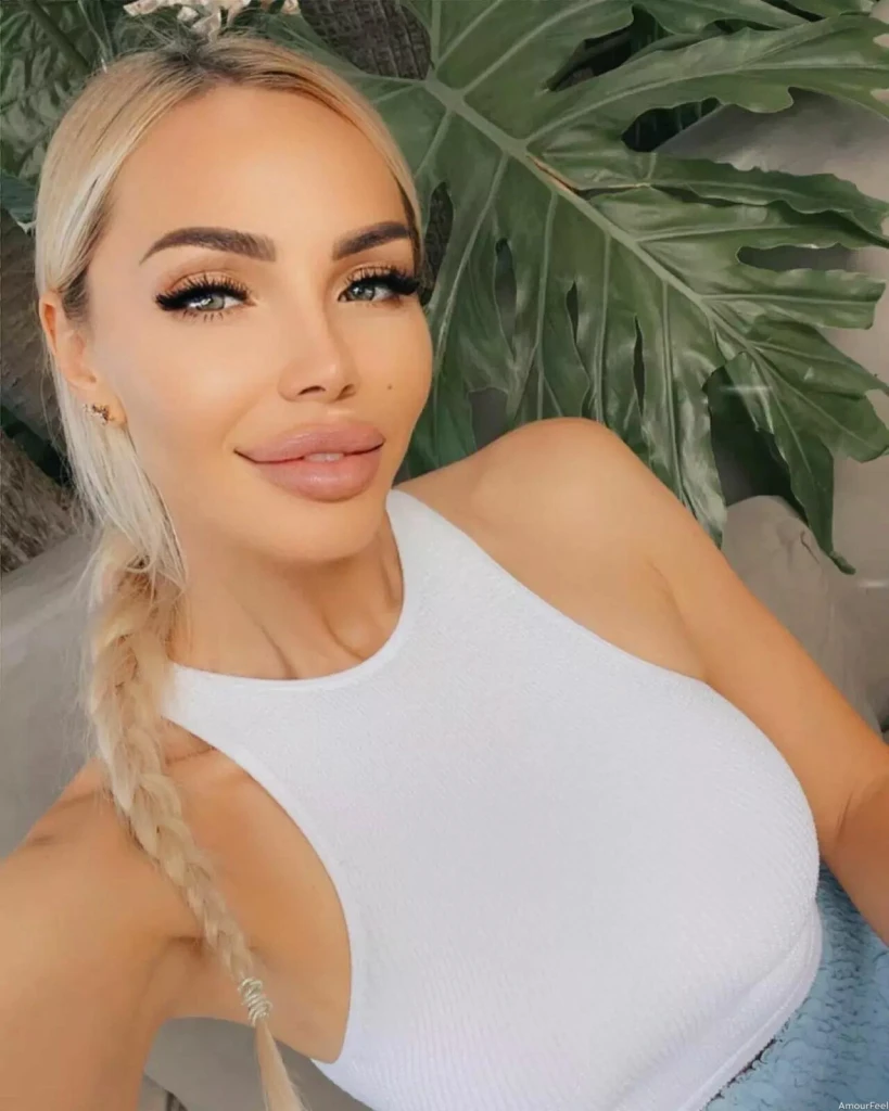 Iulia Profile image 4