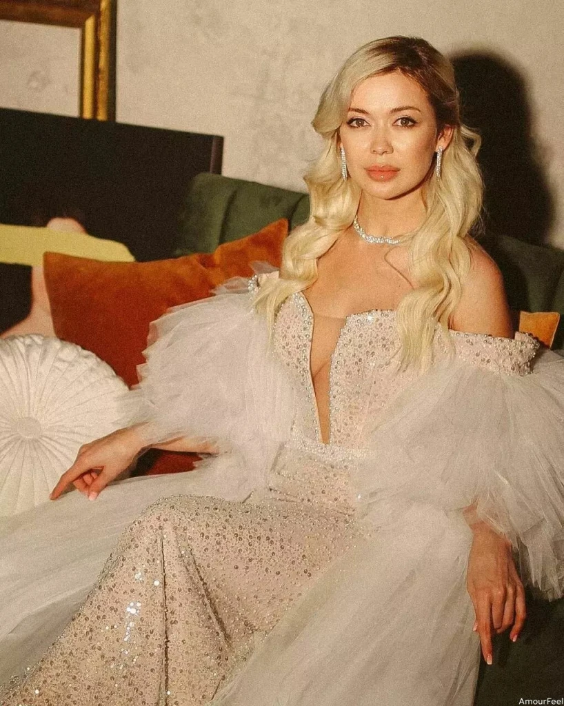 Elena Profile image 6