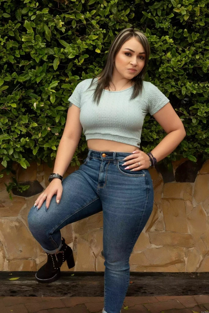 Estefania Profile image 1