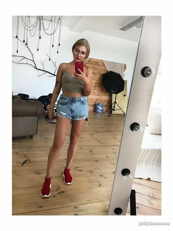 Elena Profile image 1