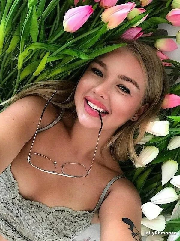 Elena Profile image 4