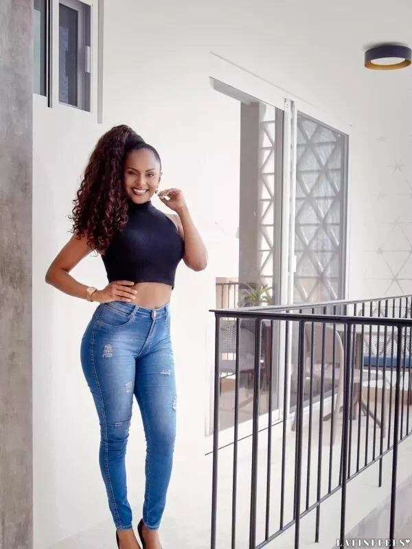 Melina Profile image 2