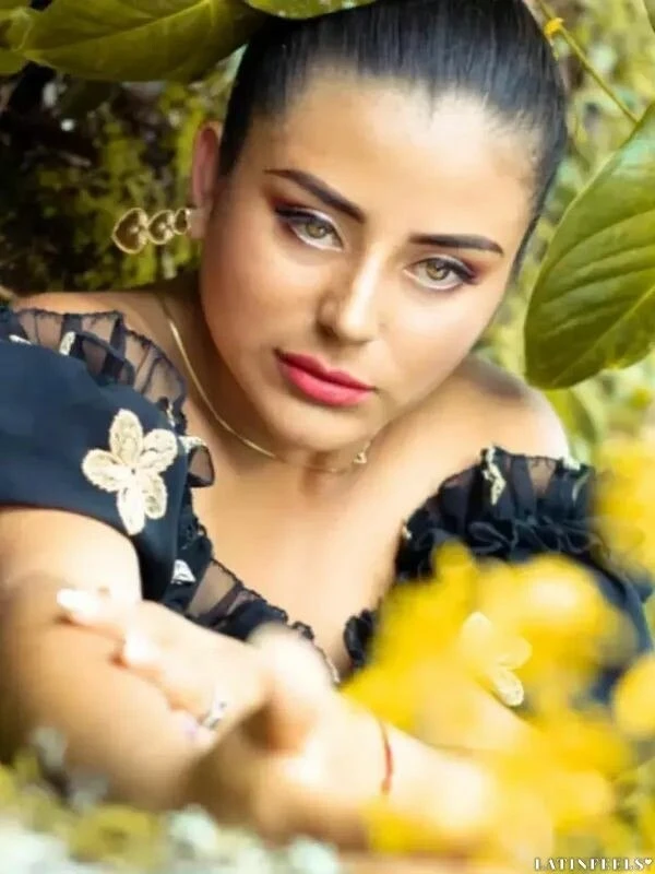 Paola Profile image 3