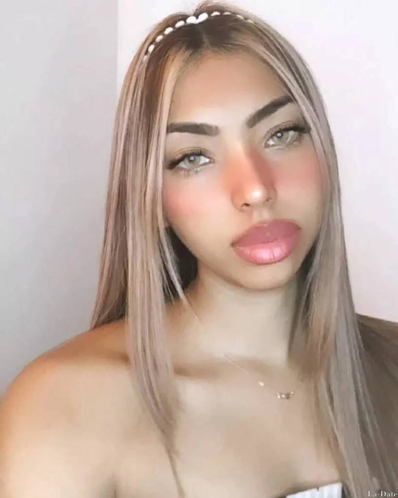 Estefania Profile image 4