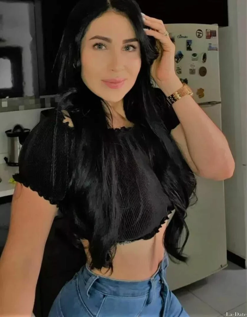 Alejandra Profile image 4