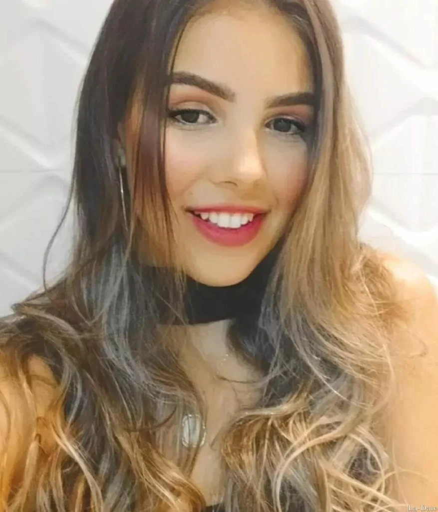 Flavia Profile image 4