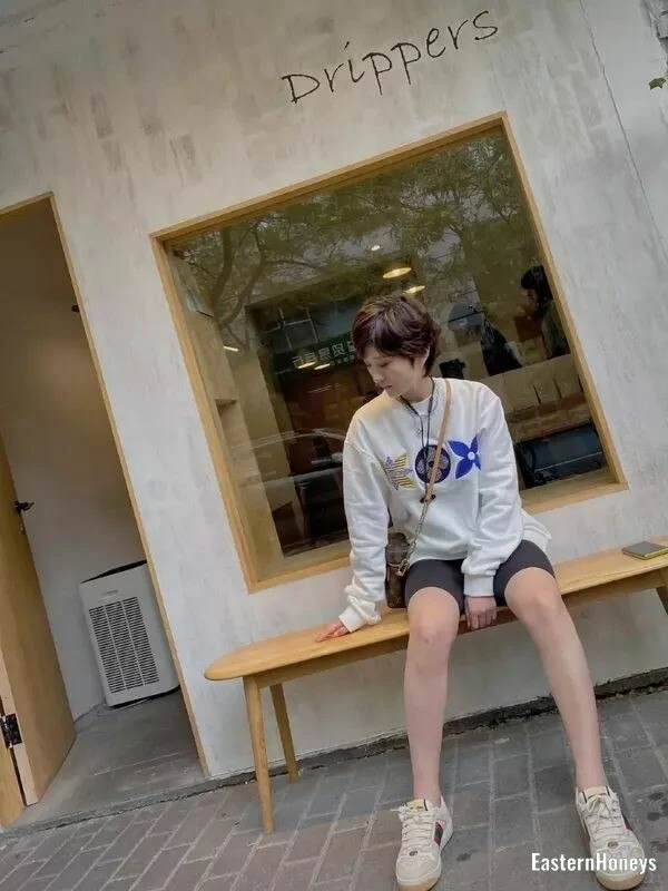 Moon Profile image 3