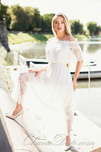 Anna Profile image 2