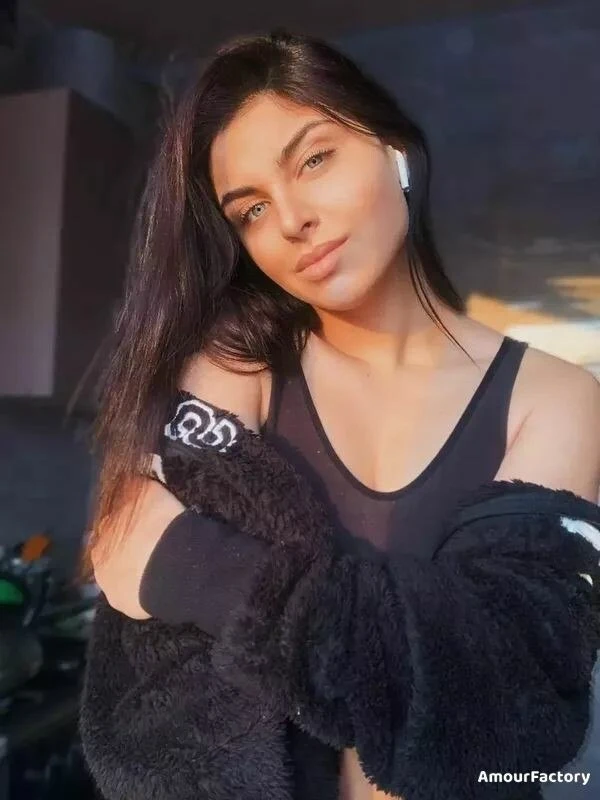 Arzu Profile image 2