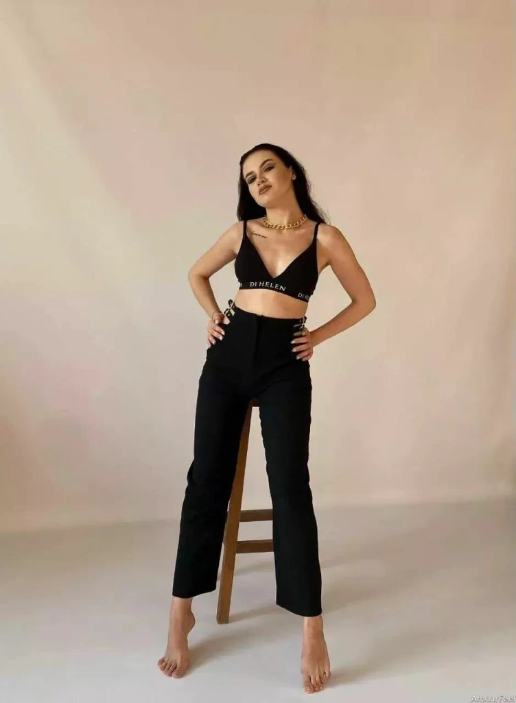 Julia Profile image 3