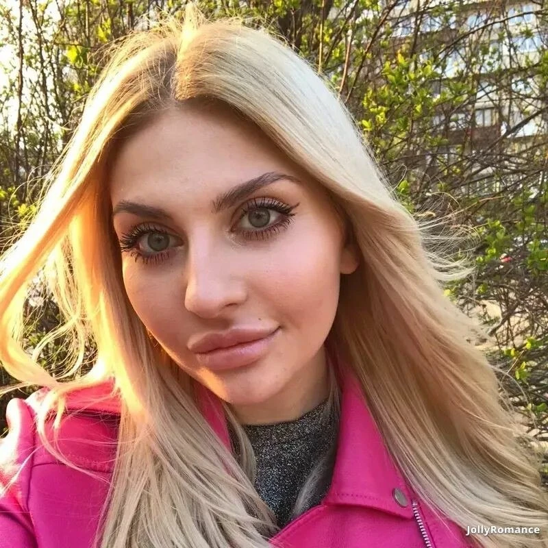 Elena Profile image 2