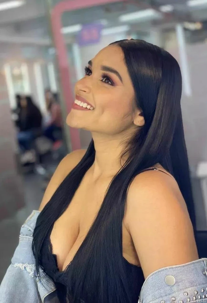 Claudia Profile image 2