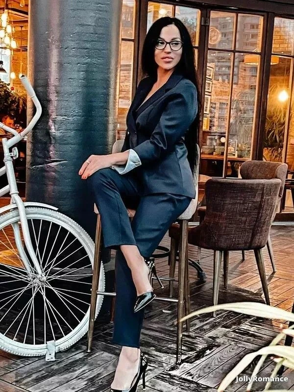 Julia Profile image 3