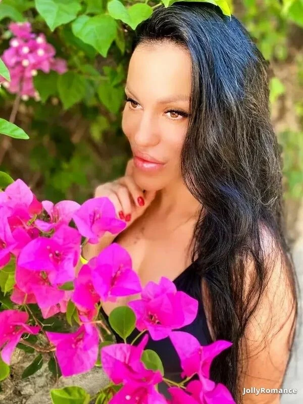 Julia Profile image 4