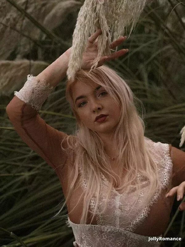 Nina Profile image 1