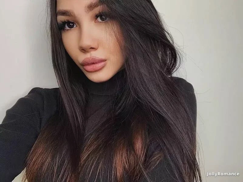 Elvira Profile image 2