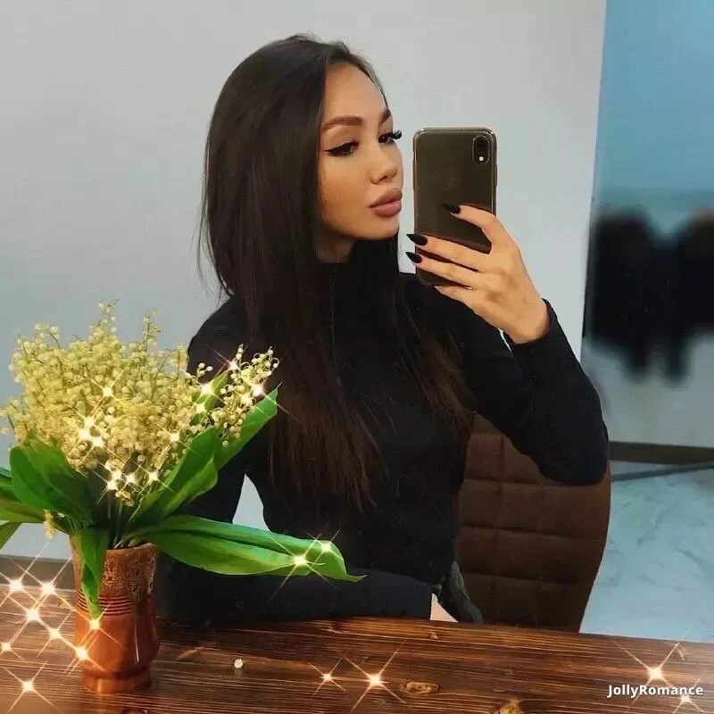 Elvira Profile image 4