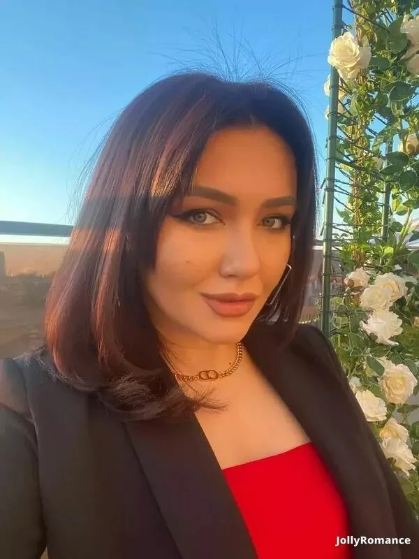 Victoria Profile image 3