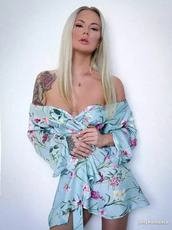 Karolina Profile image 2