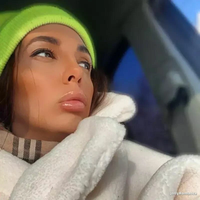 Valeria Profile image 2