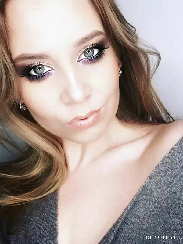 Elena Profile image 3