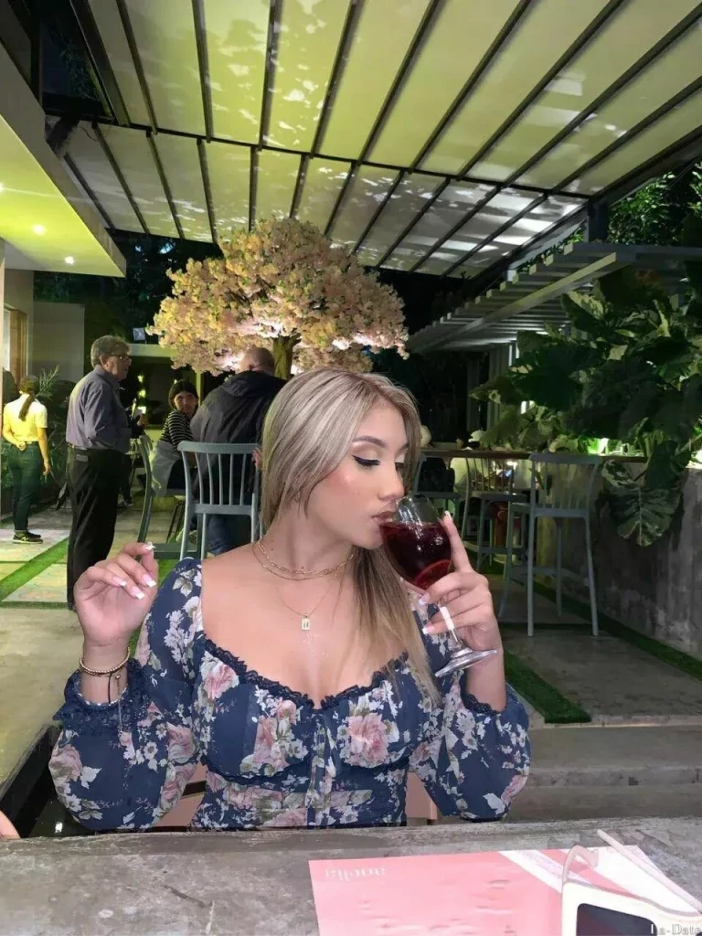 Carmen Profile image 4