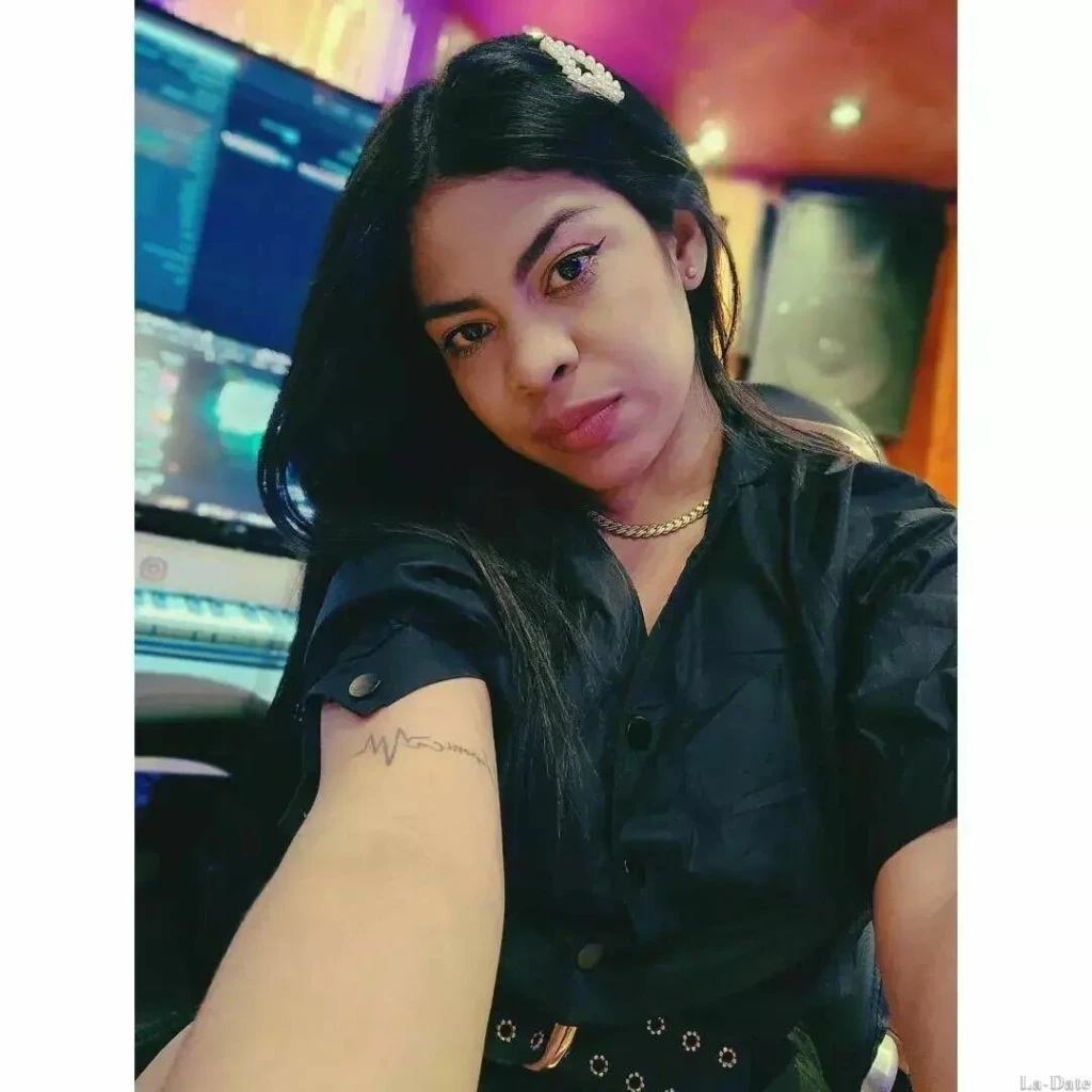 Valentina Profile image 5