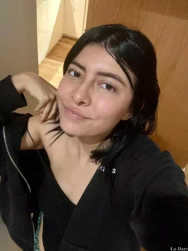 Hanlly Profile image 4