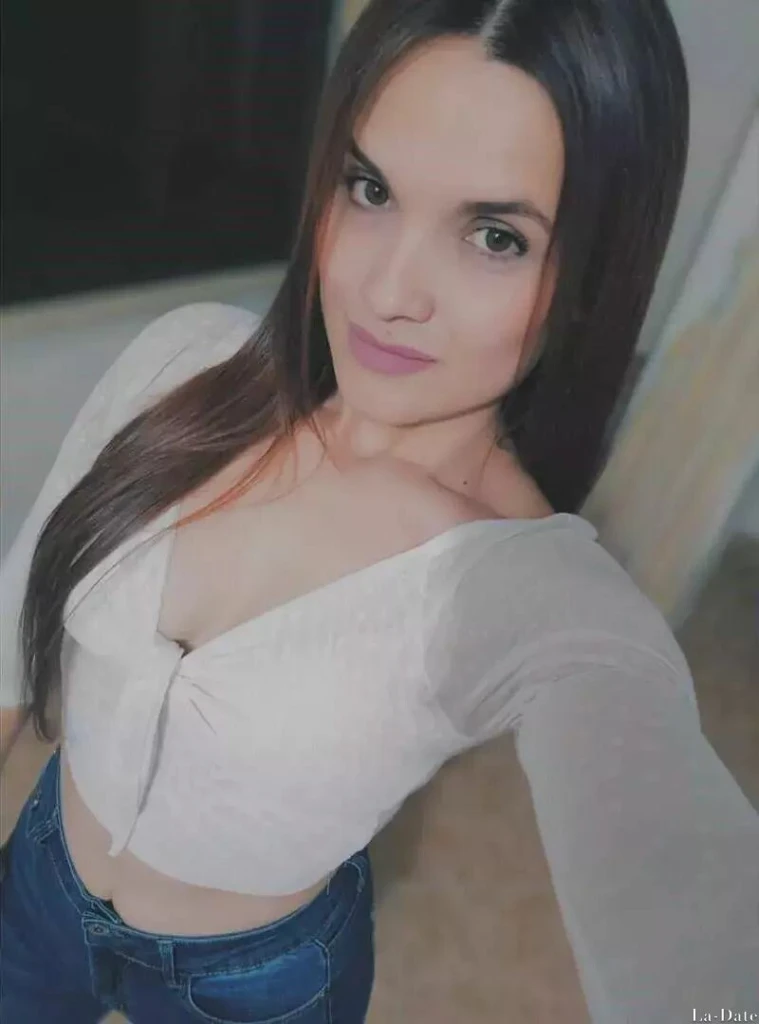 Manuela Profile image 6