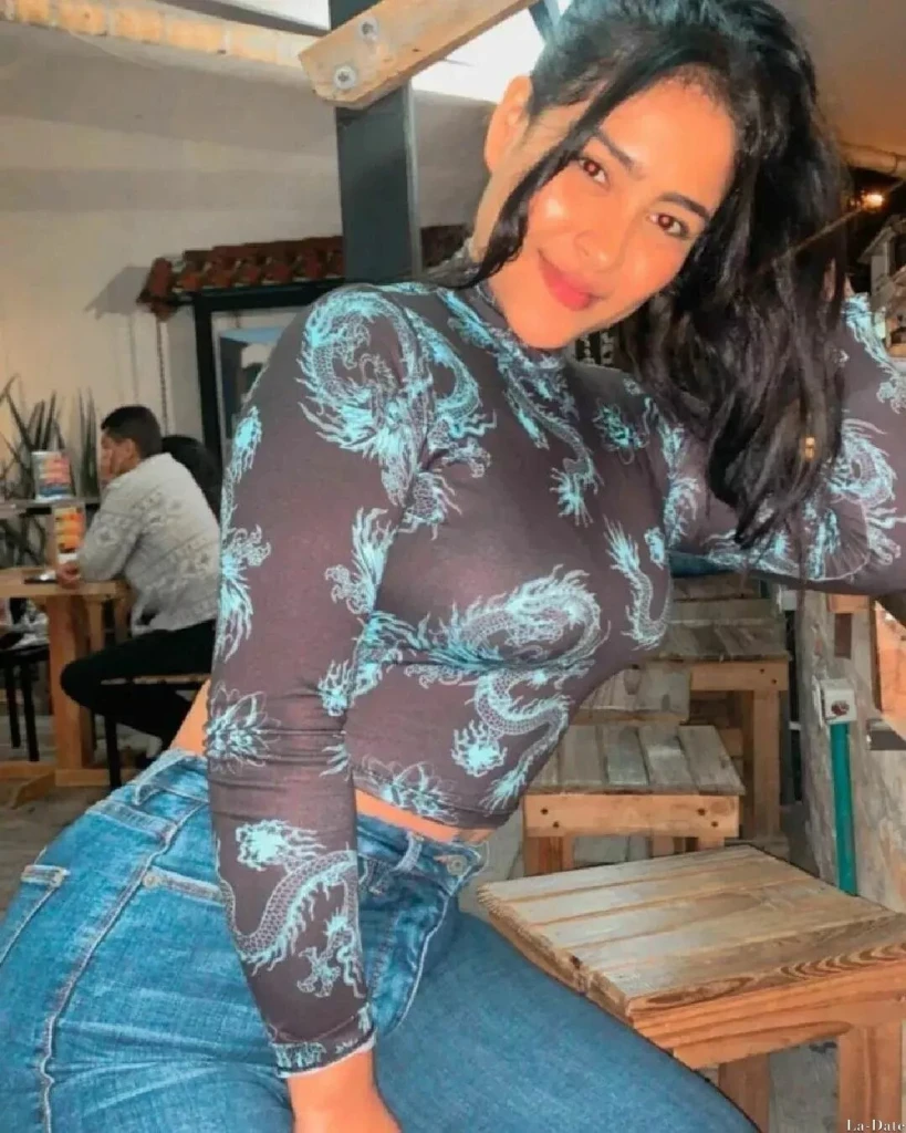 Elisa Profile image 2