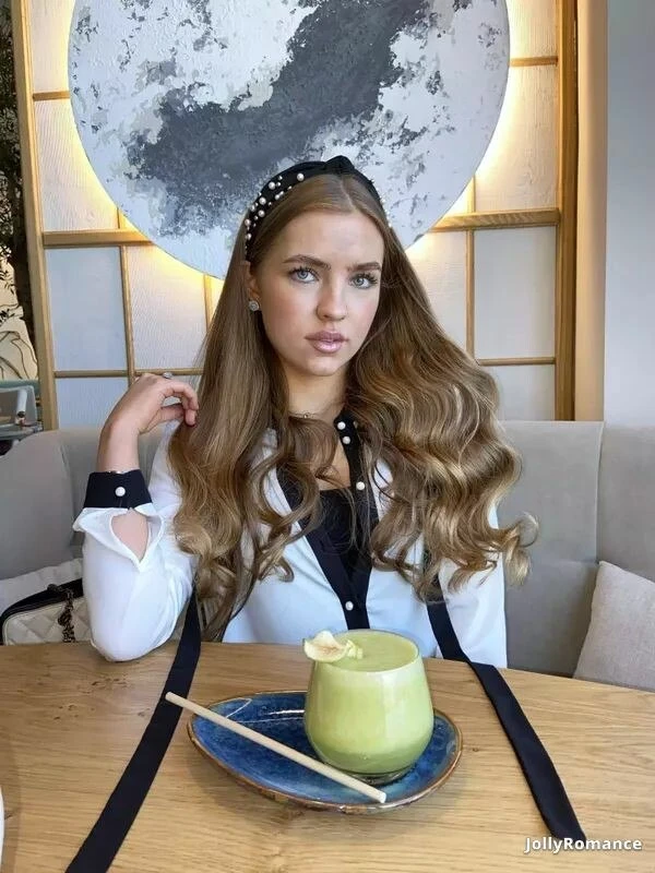 Maria Profile image 1