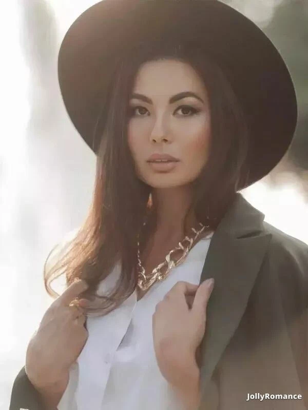 Veronica Profile image 4