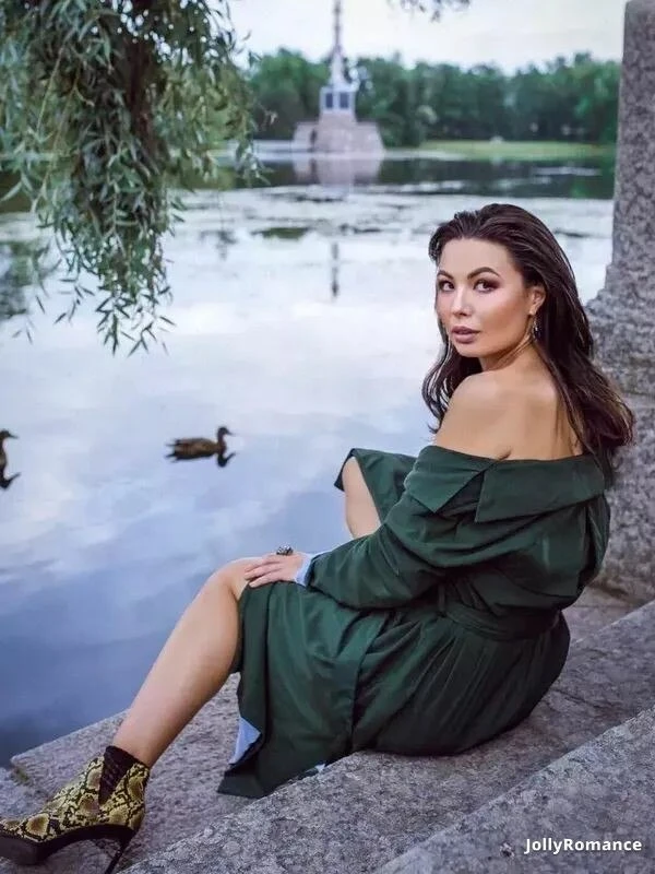 Veronica Profile image 3