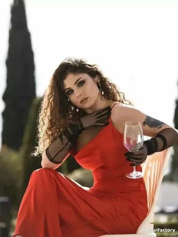 Oksana Profile image 3