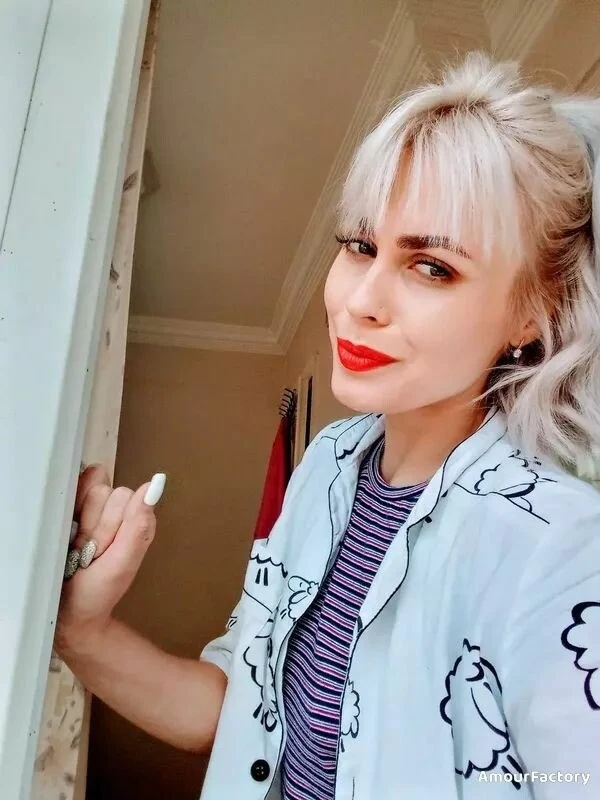 Angelina Profile image 1