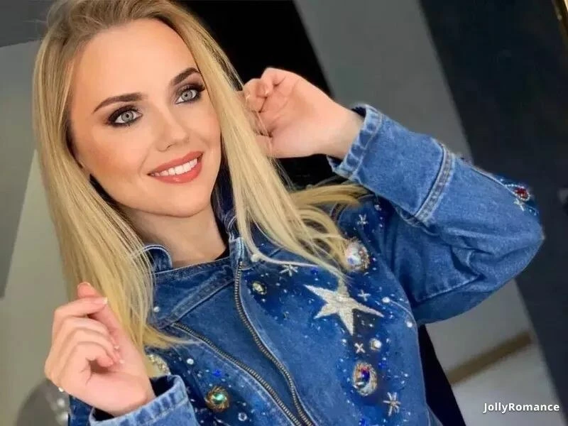 Angela Profile image 3