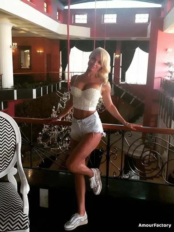 Yana Profile image 3