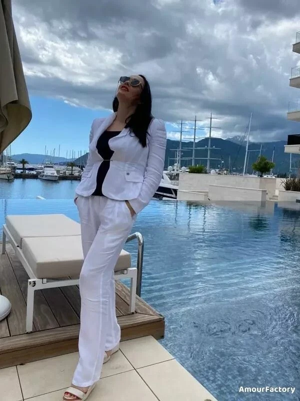 Julia Profile image 1