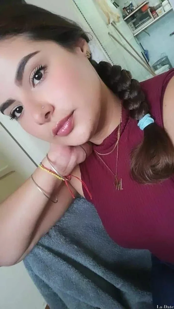 Giovana Profile image 2