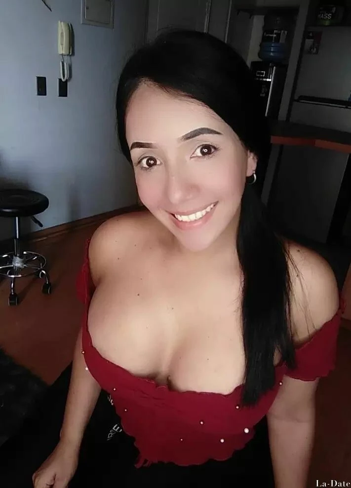 Amira Profile image 1