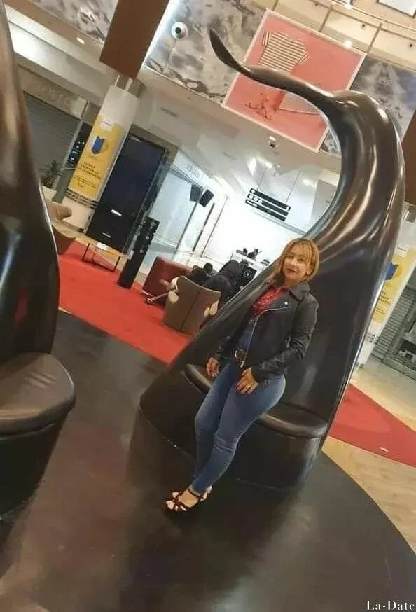 Valeria Profile image 4