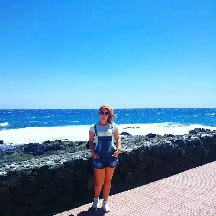 Valeria Profile image 2