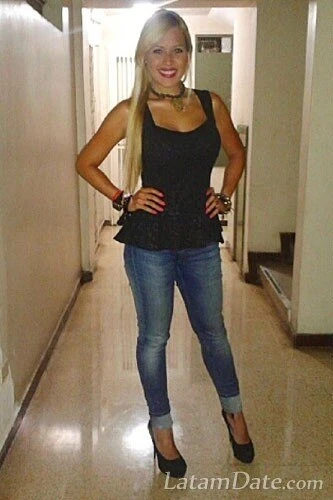 Deyerlyn Profile image 2