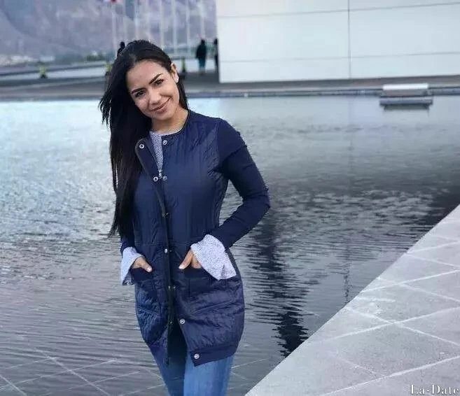 Yesenia Profile image 1