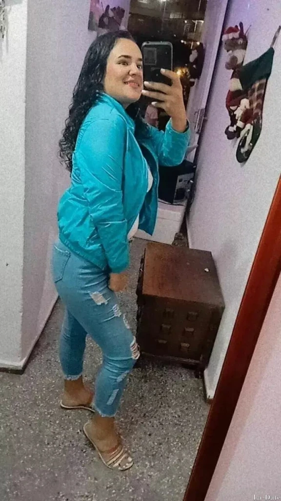 Alejandra Profile image 3